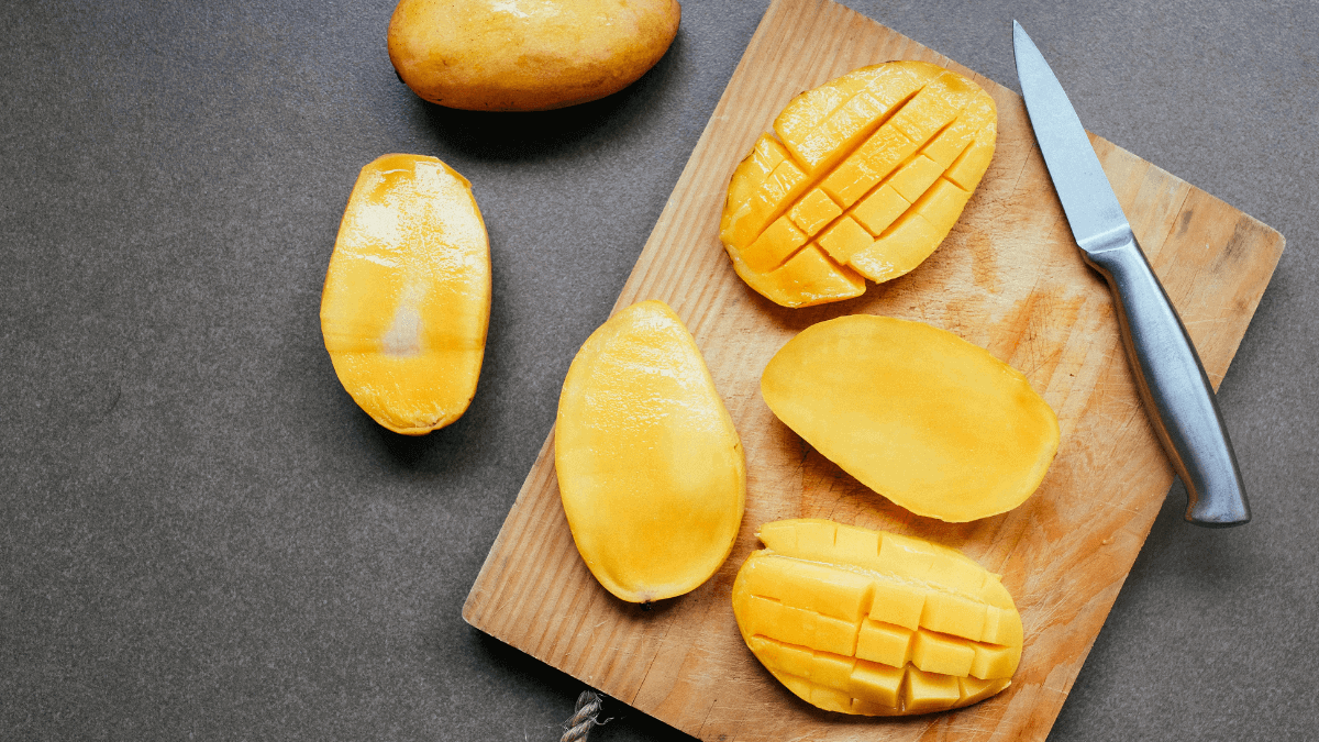 A Sensory Symphony_ The Unforgettable Taste of Pakistani Mangoes